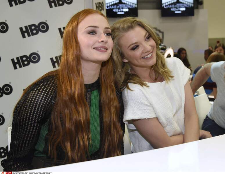 Game of Thrones : Sophie Turner et Natalie Dormer ont signé des autographes de concert