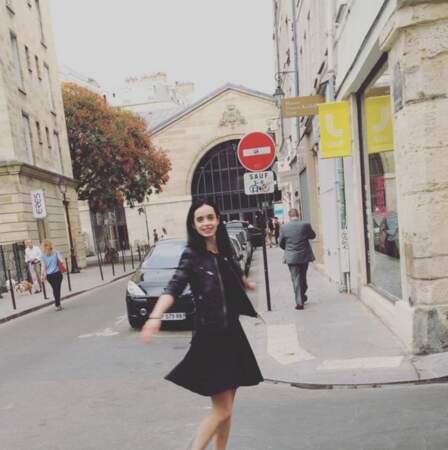 Balade dans les rues de Paris pour l'actrice