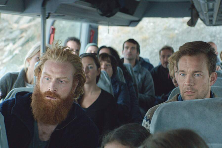 Kristofer Hivju (Tormund Giantsbane), à gauche, dans le film scandinave "Snow Therapy" (2014).