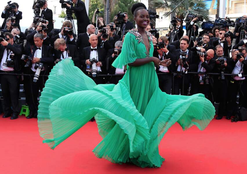 Lupita Nyong'o a fait sensation dans sa robe émeraude