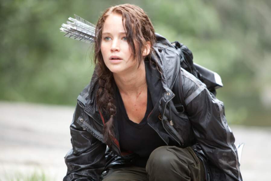 Jennifer Lawrence s'impose aux yeux du monde entier dans Hunger Games (2012), où elle incarne Katniss Everdeen