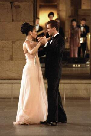 Ralph Fiennes et Jennifer Lopez dans Coup de foudre à Manhattan (2002)