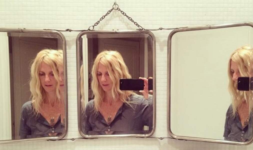 Le selfie dans le miroir, elle maîtrise à la perfection ! 
