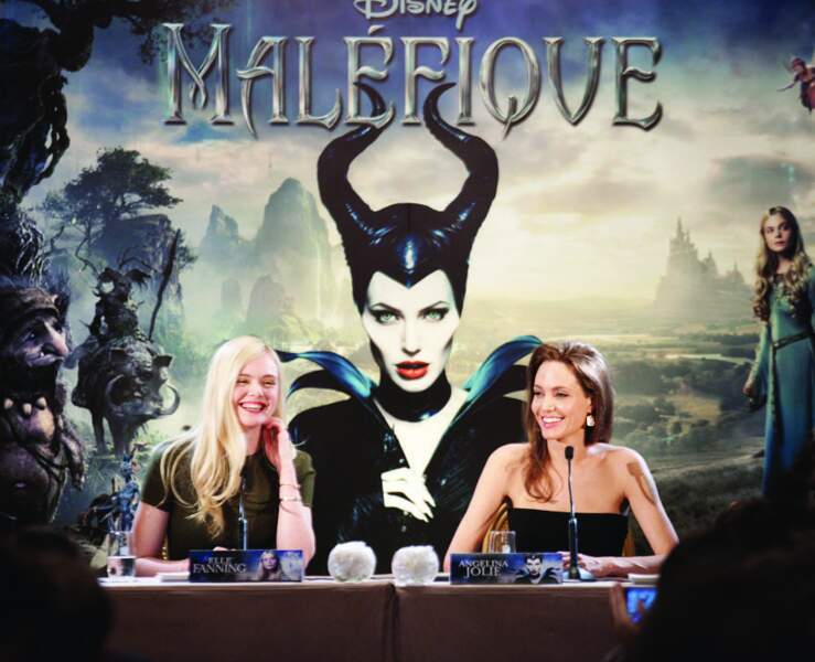Elle Fanning et Angelina Jolie lors de la conférence de presse du film Maléfique