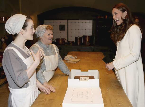Avec les deux cuisinières de Downton Abbey, Kate Middleton rit aux éclats !