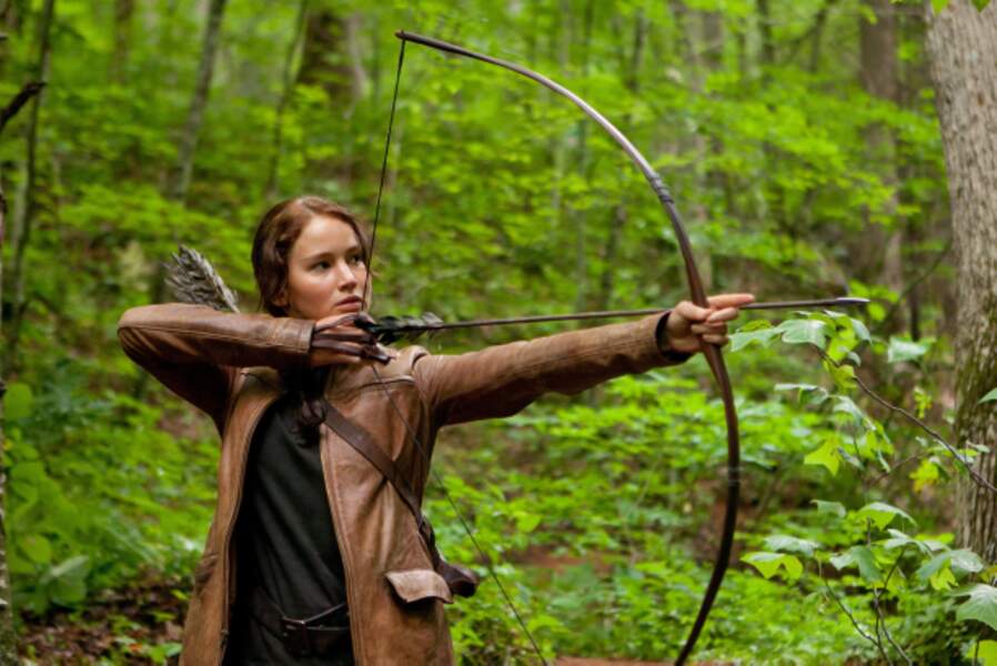 Katniss dans Hunger Games : une combattante au coeur d'un terrible jeu de massacre