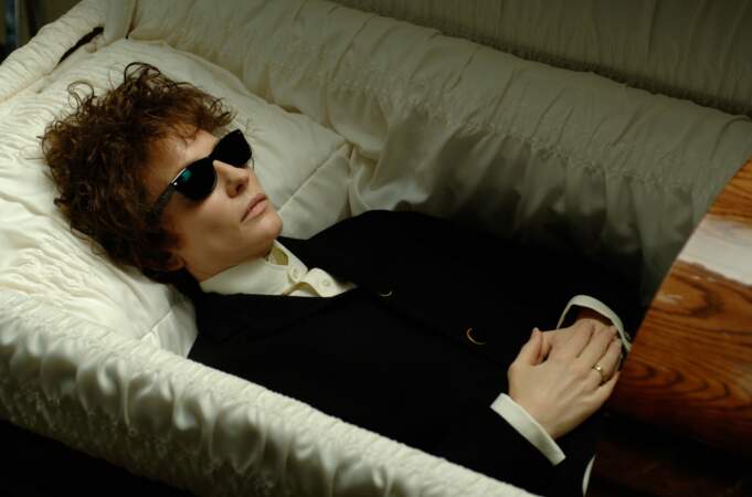 A l'aise dans son cercueil dans I'm not there (2007)