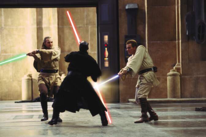 Avec Obi-Wan face à Dark Maul dans Star Wars : Episode I- La Menace fantôme (1999)