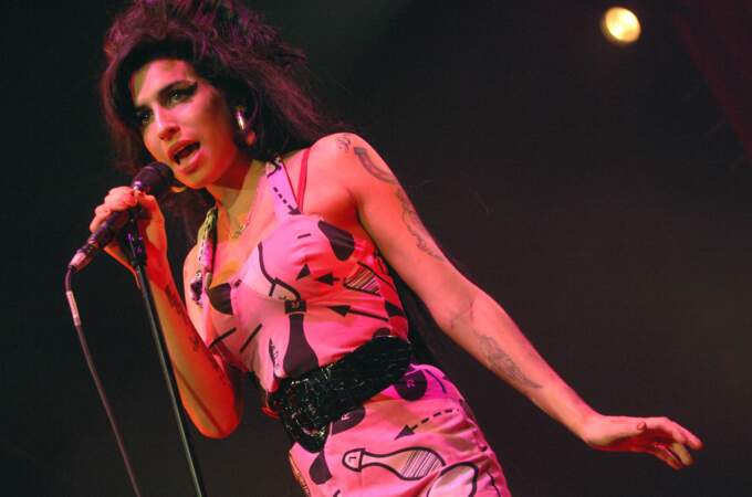 Après trois semaines de sevrage, un abus d’alcool a été fatal à Amy Winehouse le 23 juillet 2011. 
