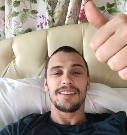James Franco fait un selfie au lit pour dire au revoir à 2014