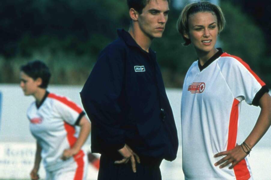 Joue-la comme Beckham (2002) : avec Jonathan Rhys Meyer