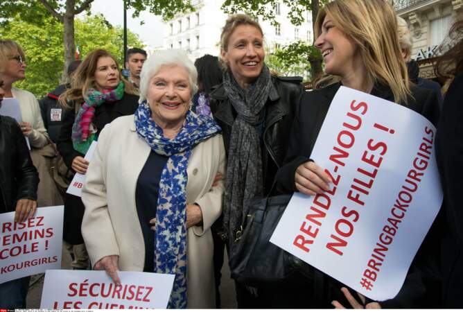 Mai 2014, aux côtés de Line Renaud et Amanda Sthers, elle se mobilise contre le kidnapping des jeunes nigériennes