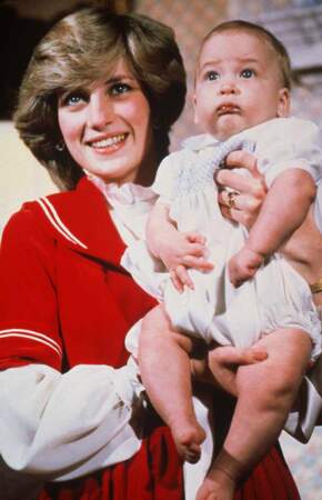 En 1982, William est baptisé, dans les bras de sa mère Diana