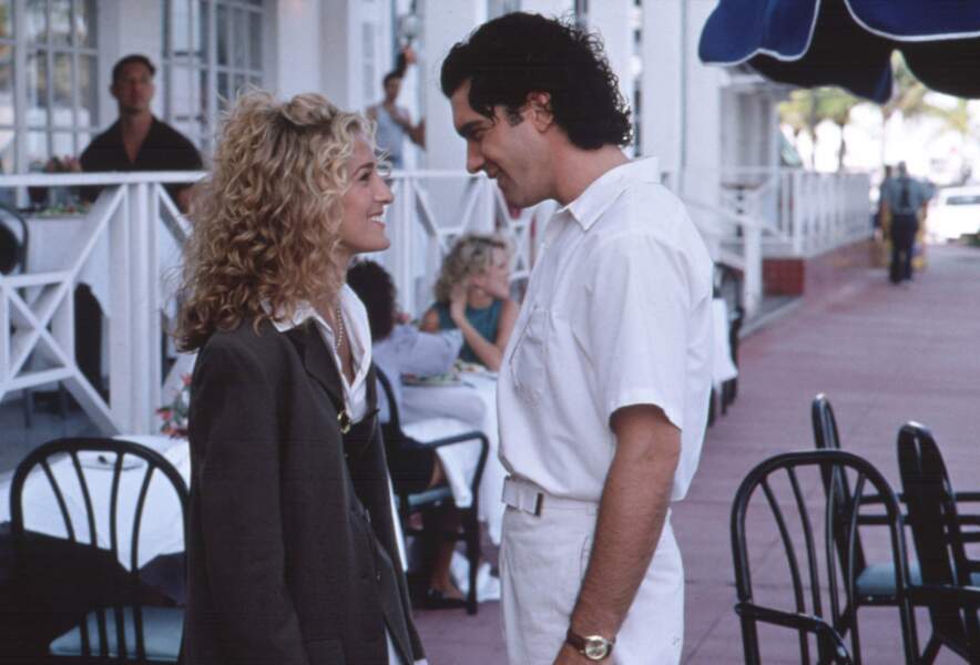 Dans Miami Rhapsody (1995), elle joue avec Antonio Banderas