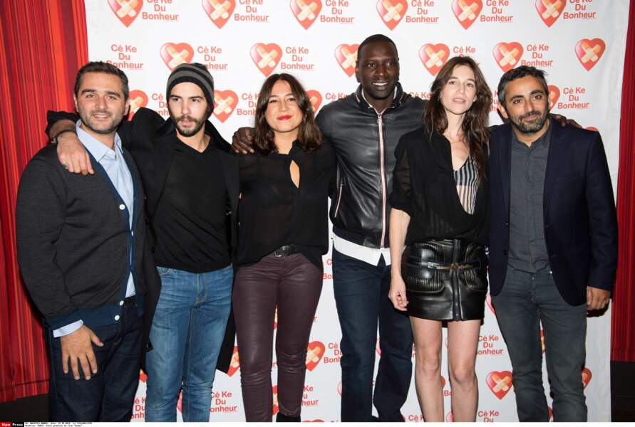 Ici, entourée de Charlotte Gainsbourg, Omar Sy et le reste de l'équipe du film lors de l'avant première.