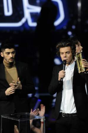 Best Song Ever des One Direction se voit attribuer le trophée du clip de l'année