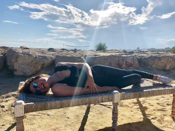 Mélanie Maudran se prélasse au soleil après une journée de tournage de Grand Soleil, la prochaine série de France 2