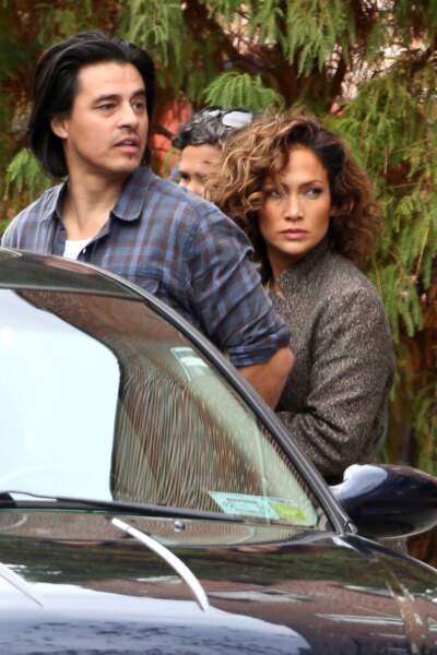 Jennifer Lopez arrête Casper Smart sur le tournage de Shades Of Blue. Ca ne rigole plus