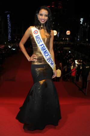Flora Coquerel ne quitte plus son écharpe de Miss France