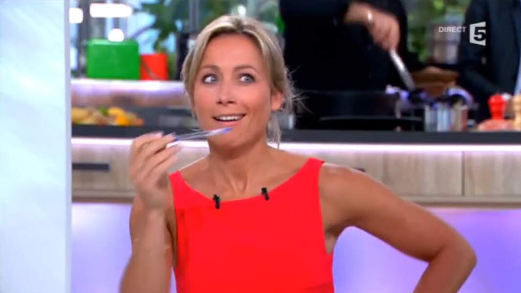 Anne-Sophie Lapix est ensuite passée par M6, Canal+ et désormais France 5 dans C à vous. 
