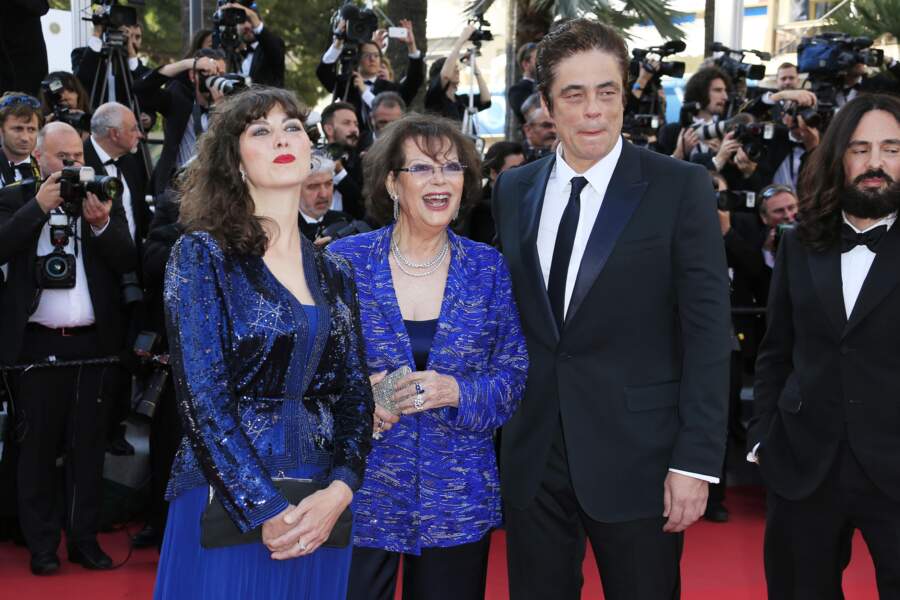 Claudia Cardinale et Benicio del Toro pour la montée des marches du film Carol