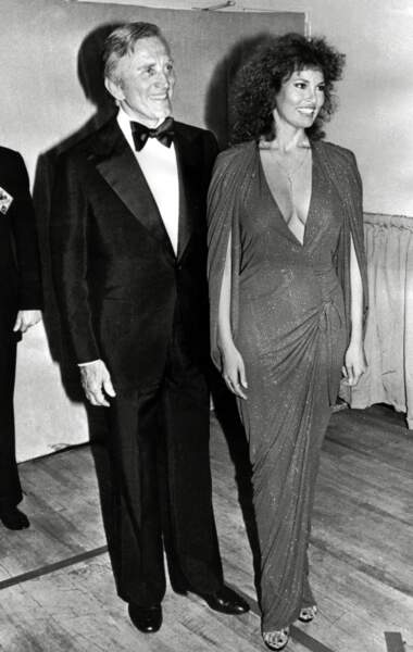 Raquel Welch et Kirk Douglas (1978)