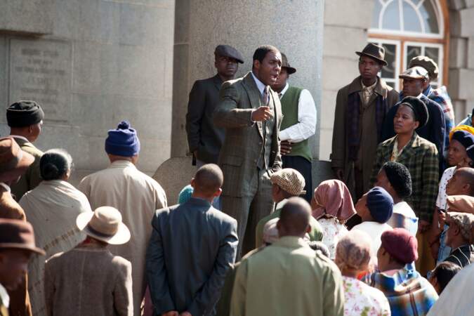 En 2013, Idris prête ses traits à Nelson Mandela dans la biopic Mandela, un long chemin vers la liberté