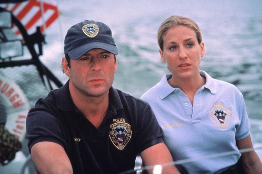 Avec Bruce Willis (chevelu à l'époque) dans Piège en eaux troubles (1993)