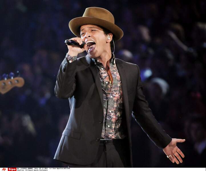 4) Surprise, Bruno Mars, 29 ans, raffle la quatrième place avec 60 millions de dollars  (48 millions d'euros) 