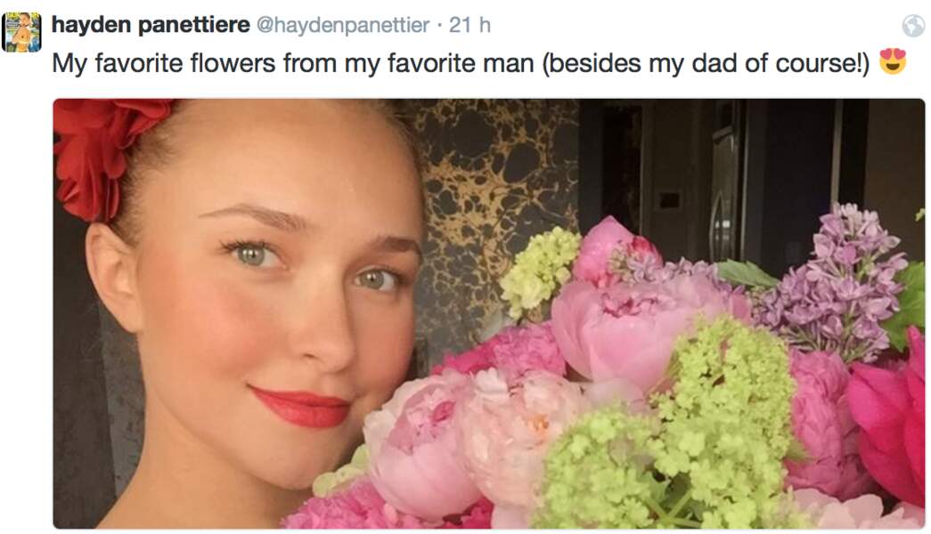 La jeune maman Hayden Panettiere pose à côté d’un bouquet offert par son mari, Vladimir Klitschko…