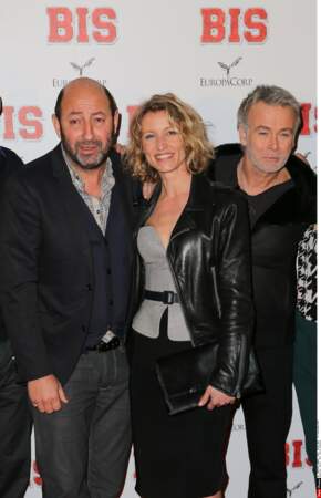 Lors de la première du film à Paris, entourée des deux trublions Kad Merad et Franck Dubosc