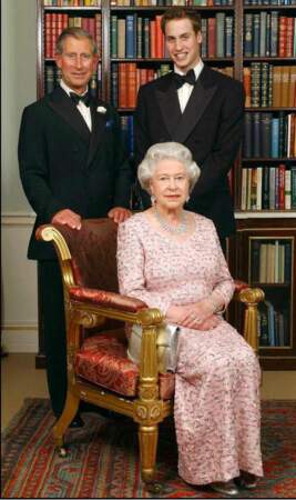 Trois générations réunies : la reine Elizabeth II, le prince Charles et le prince William 