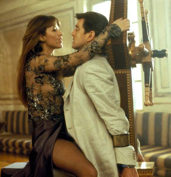 Elle est exquise en James Bond Girl dans Le monde ne suffit pas de Michael Apted (1999)