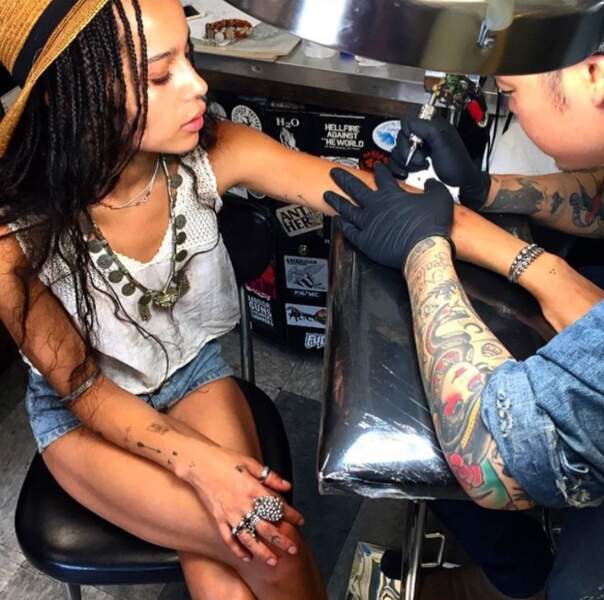 Comme papa, elle ADORE les tatouages ! 