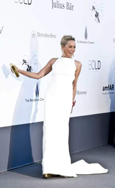 Sharon Stone, maîtresse de cérémonie de blanc vêtue