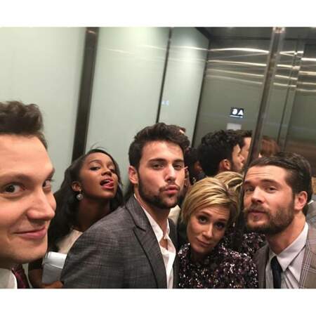 Selfie dans l'ascenseur pour les acteurs de How To Get Away With Murder