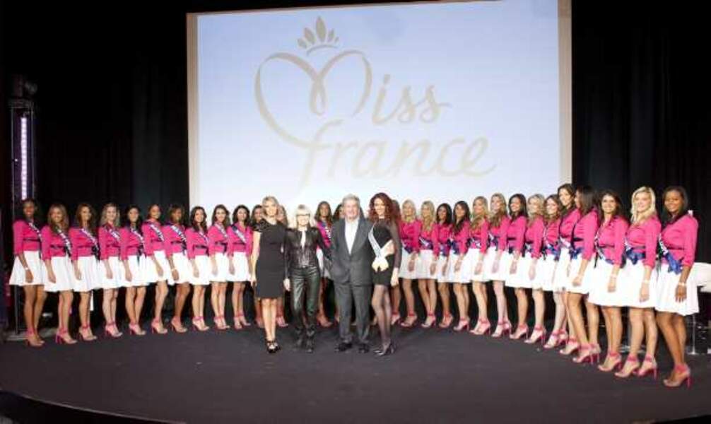 Les 33 Miss entourées de Delphine Wespiser, Mireille Darc, Alain Delon et Sylvie Tellier