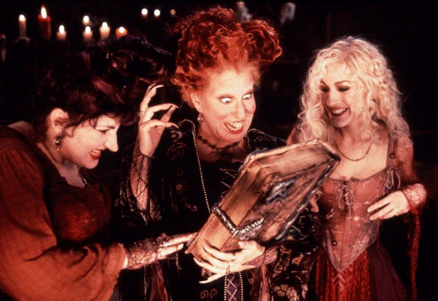 Elle enfile pour la première fois le costume de sorcière dans Hocus Pocus (1993) aux côtés de Kathy Najimy et Bette Midler 