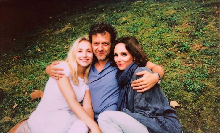 Chloé Jouannet a posté une photo touchante du tournage d'Infidèle avec Claire Keim et Jonathan Zaccaï