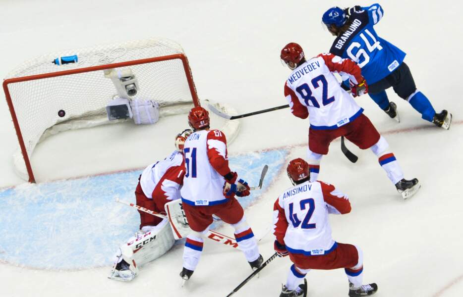 1/4 de finale de hockey sur glace entre la Finlande et la Russie