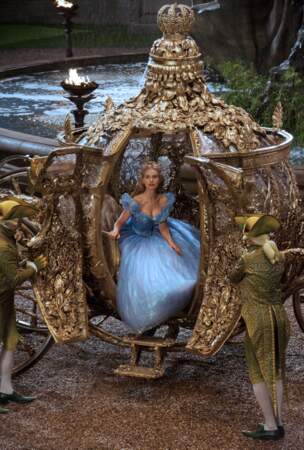 Cendrillon de Kenneth Branagh (2015) : la princesse (Lily James) et son carrosse