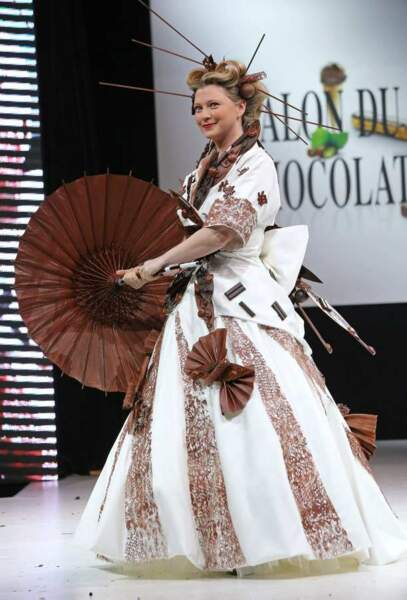 Cécile Bois, alias Candice Renoir sur France 2, magnifique dans cette robe asiatique