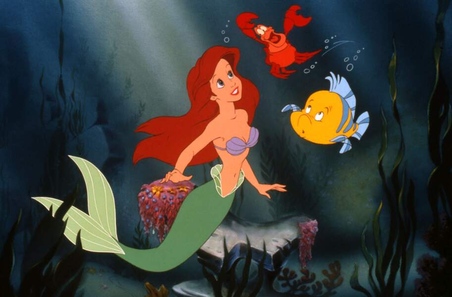 Ariel, la petite sirène, décide contre la volonté de son père, d'aller vivre sur terre pour retrouver son amoureux