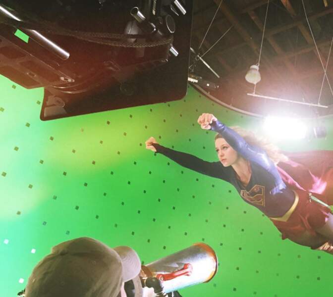 Derniers tournages pour la saison 1 de Supergirl. Sympa le fond vert ! 