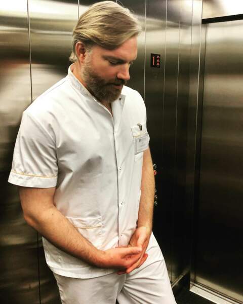 Concentration dans l'ascenseur pour Vincent Deniard, le super kiné des Bracelets rouges
