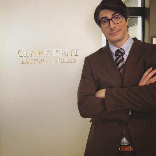 Brandon Routh devant le bureau du célèbre journaliste Clark Kent 