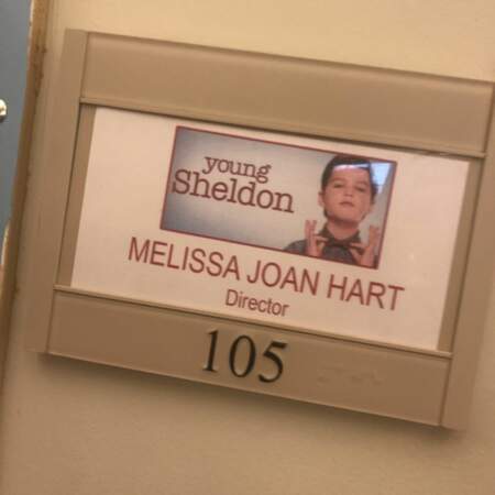 Young Sheldon accueille une nouvelle réalisatrice… Il s'agit de Melissa Joan Hart, la star de Sabrina, l'apprentie sorcière