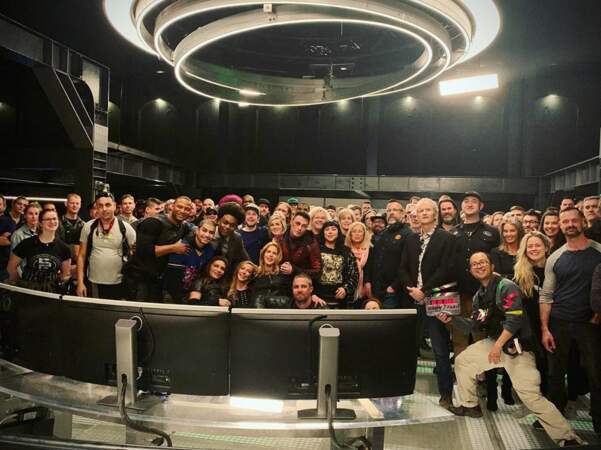 Il y en a bien du monde sur la plateau d'Arrow pour le dernier jour de tournage… Toute l'équipe a répondu présent !