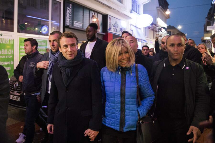 Emmanuel et Brigitte Macron se baladent dans les rues du Touquet (mai 2017)