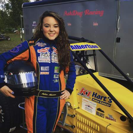 Ashlea Albertson, une pilote de course âgée de 24 ans, a trouvé la mort dans un accident de voiture.